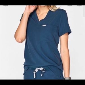 Size medium Catarina Dark Harbor scrub top
